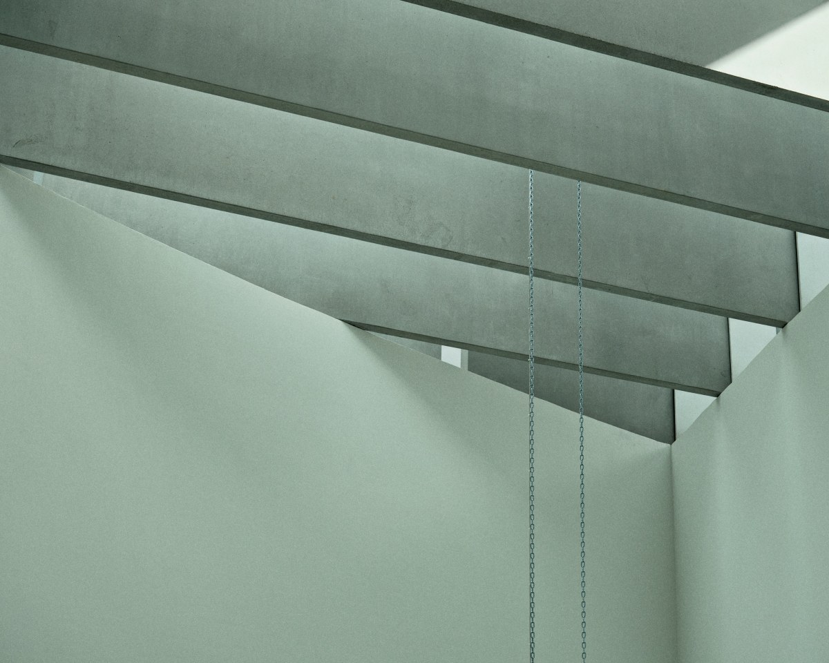 Descending Chains of Light